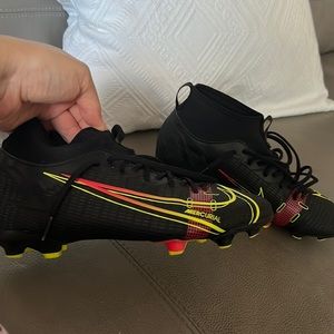 Nike Cleats (Y 5.5)